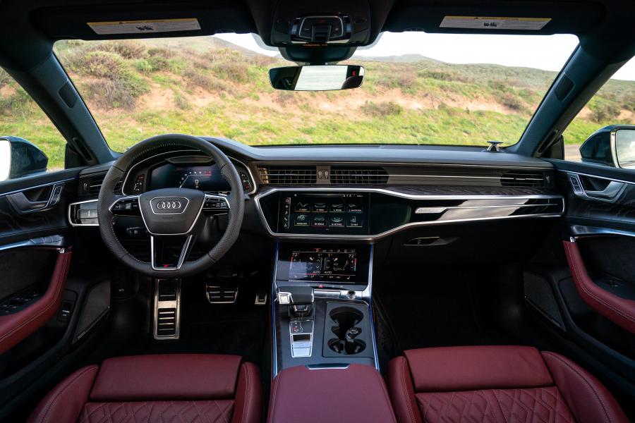 Торпедо Audi S7 Sportback TFSI 2019 года  (NA) (фото 2 из 24)